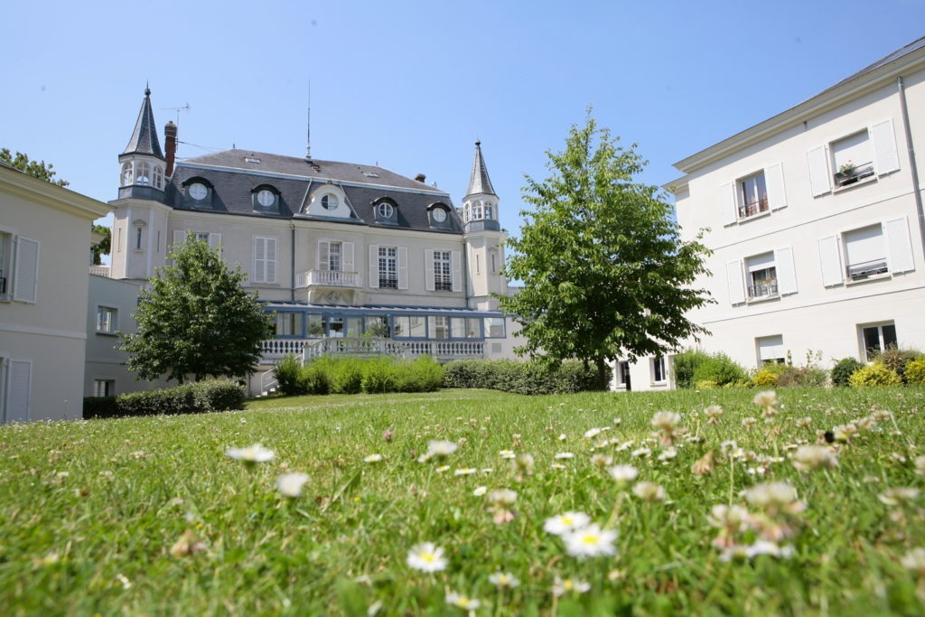 CHATEAU LE LOUCHE